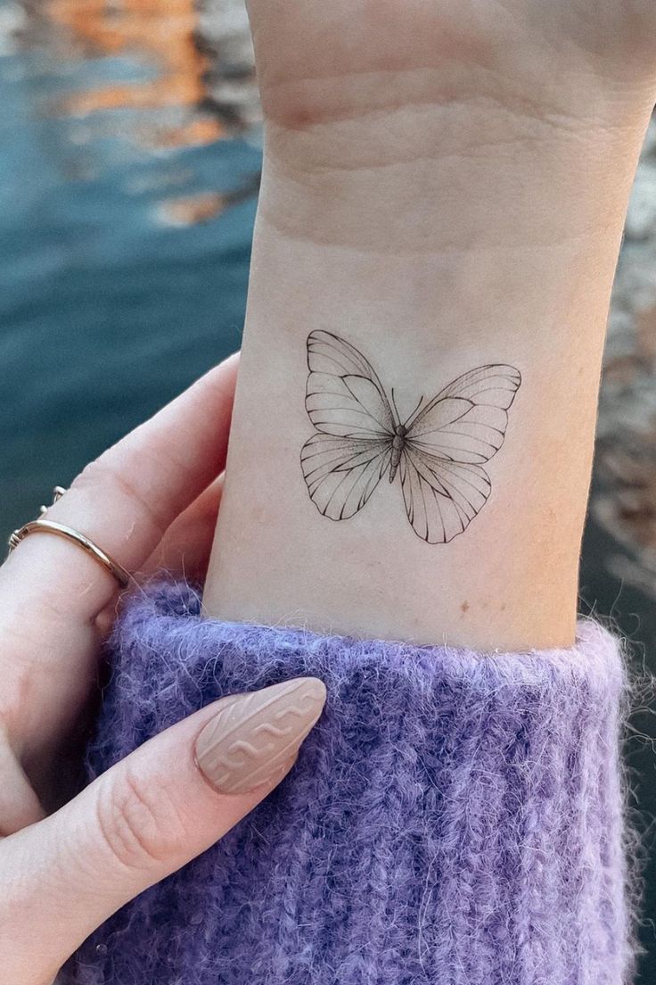 Butterfly Wrist Tattoo Designs: Delicate & Stylish Ideas
