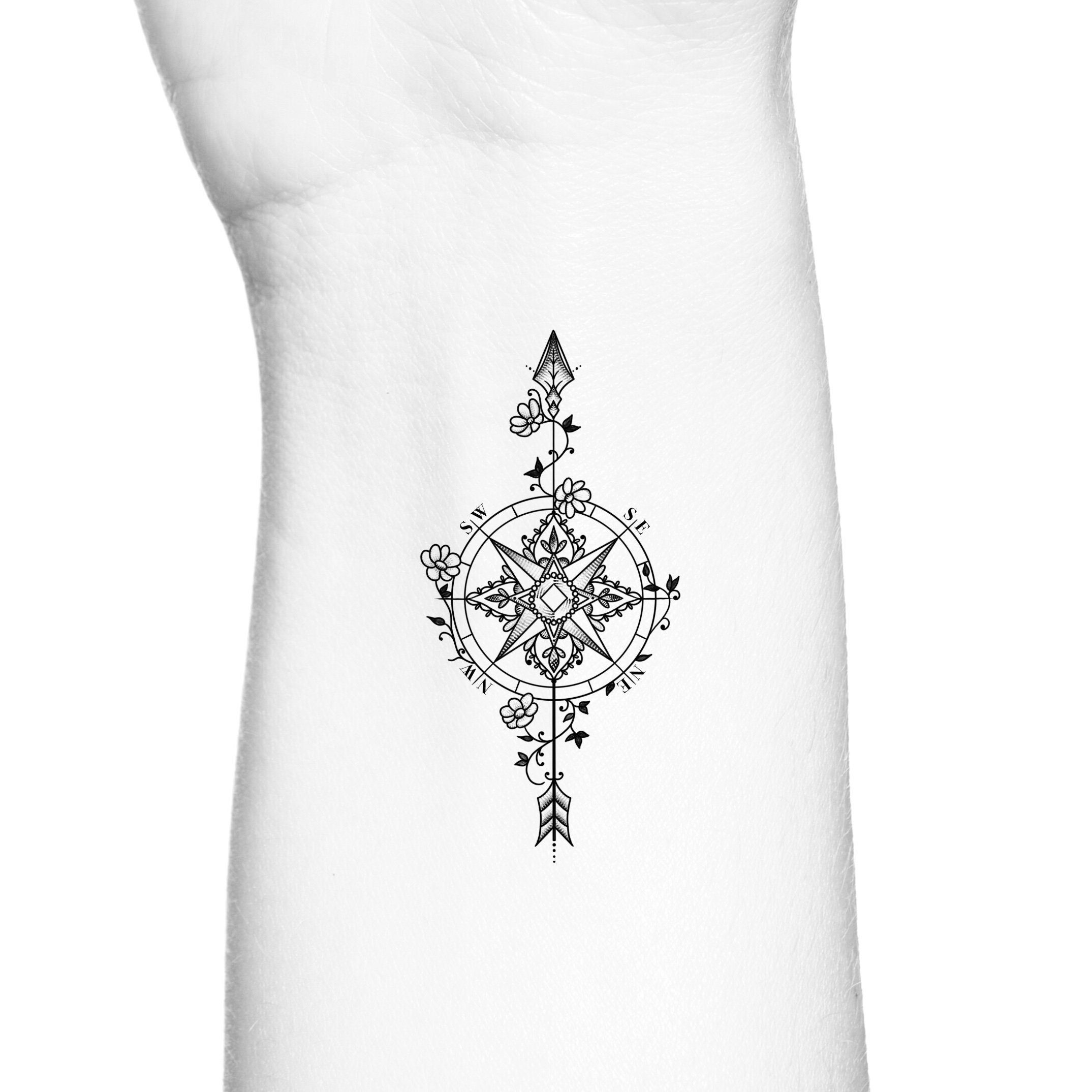 Feminine Vintage Compass Tattoo Ideas & Designs