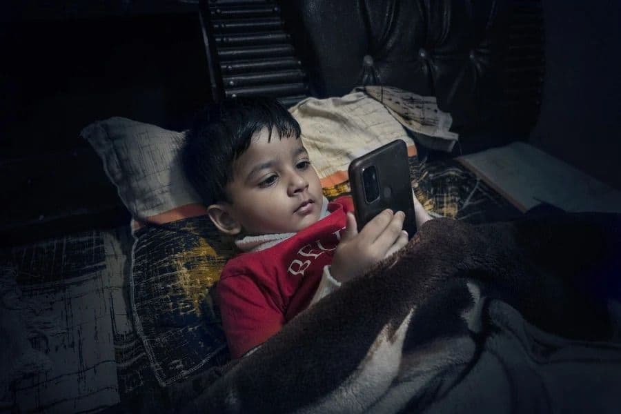 How Internet Use Impacts Mindfulness: Stay Aware