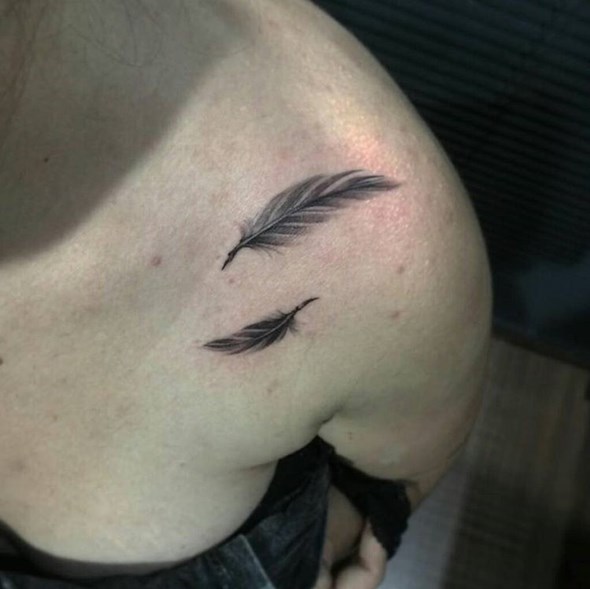 Mini Feather Tattoo Ideas: Small, Stylish, Meaningful